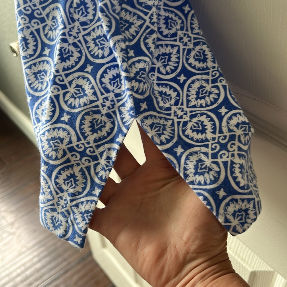 Vineyard Vines embroidered tile print knit stretch dress in marlin - Picture 5 of 9